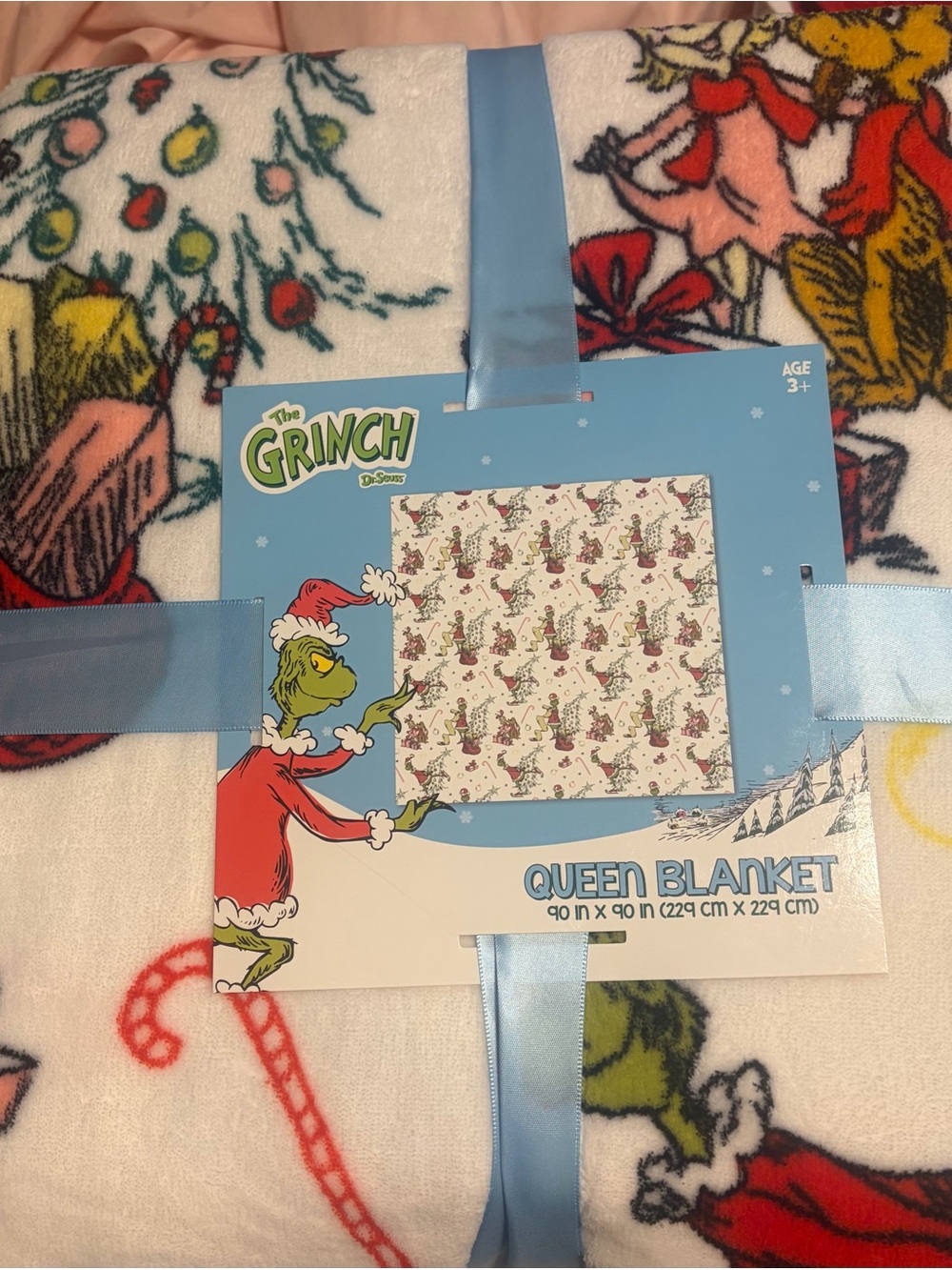The Grinch Queen Plush Holiday Blanket - White, Red, Green